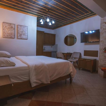 Kallinikos Guesthouse Káto Loutrákion المظهر الخارجي الصورة