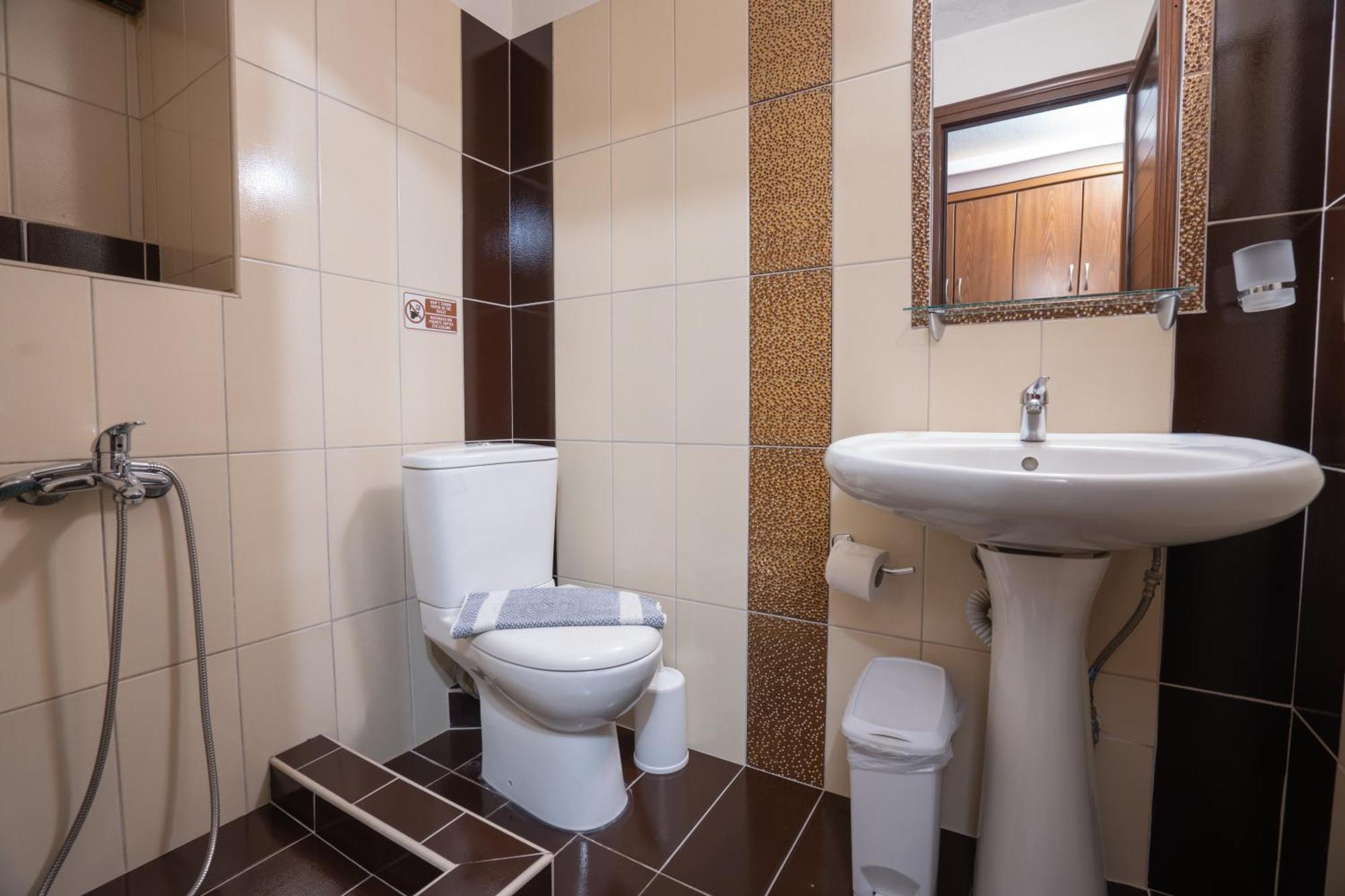 Kallinikos Guesthouse Káto Loutrákion المظهر الخارجي الصورة