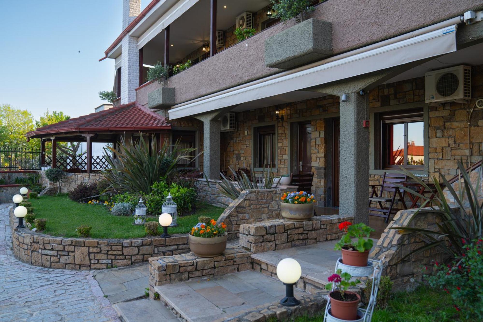 Kallinikos Guesthouse Káto Loutrákion المظهر الخارجي الصورة