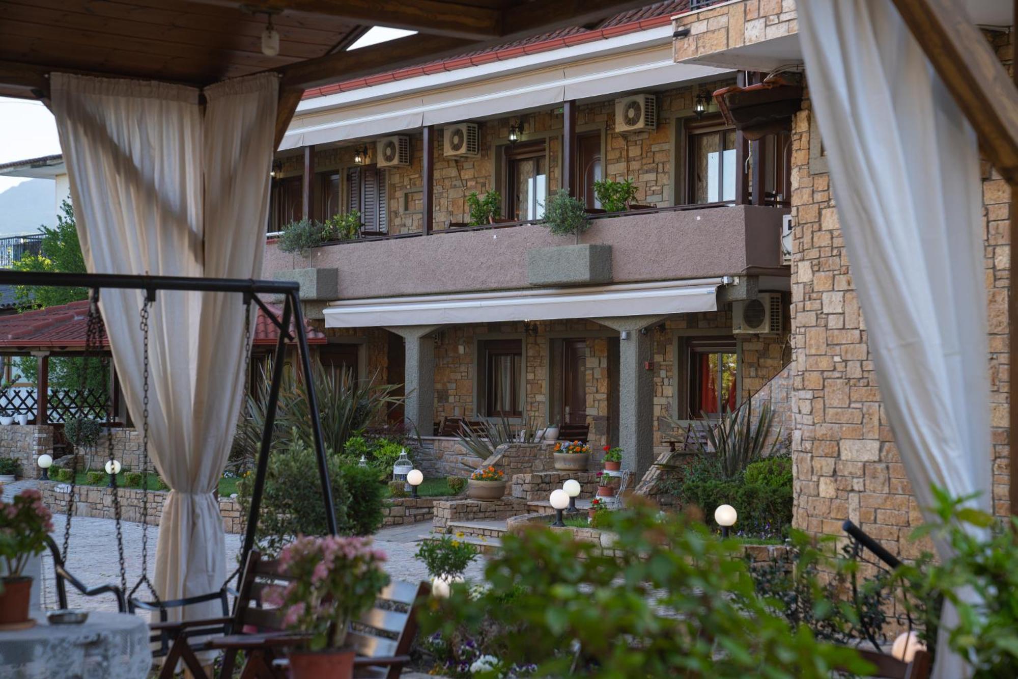 Kallinikos Guesthouse Káto Loutrákion المظهر الخارجي الصورة