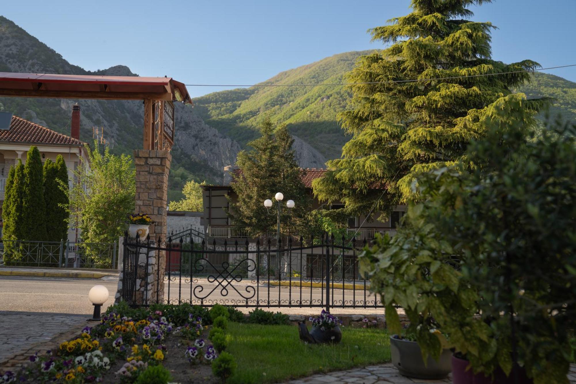 Kallinikos Guesthouse Káto Loutrákion المظهر الخارجي الصورة